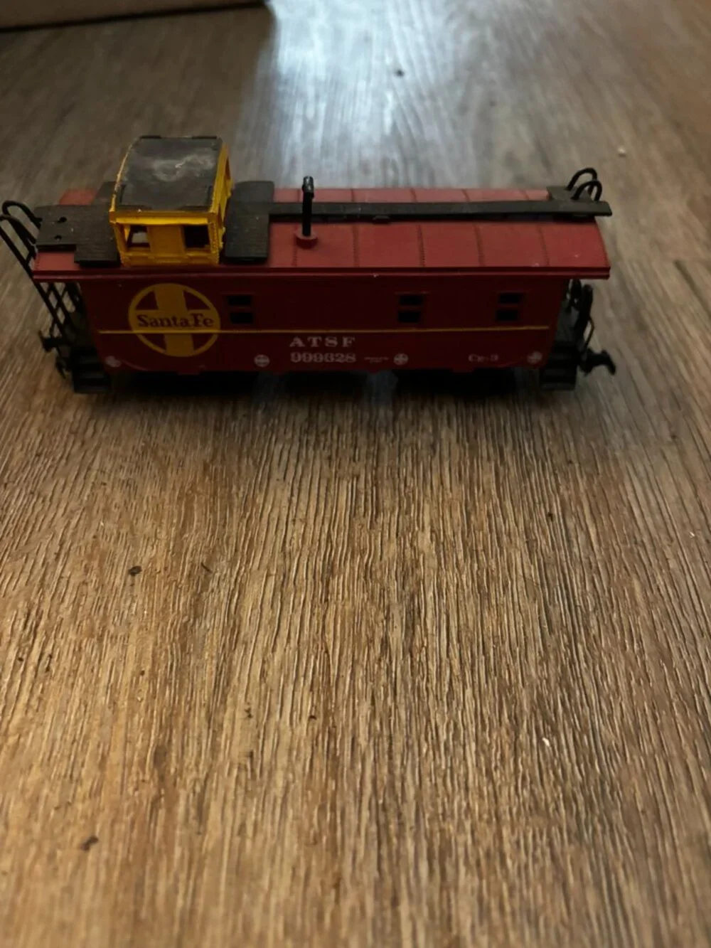 Tyco HO Santa Fe Caboose 7240 Railroad Train display set up